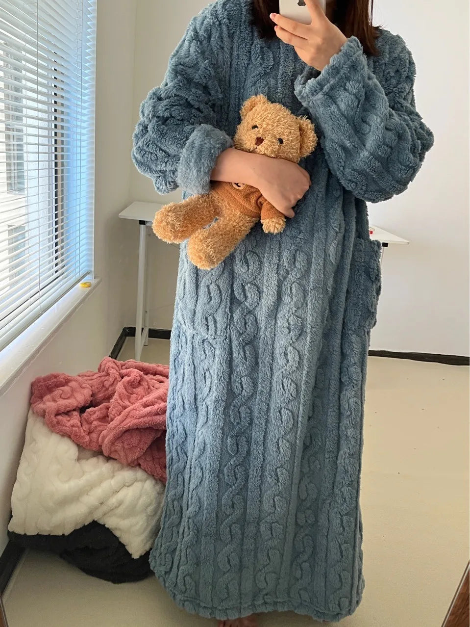 Verdikte warme plus size dames pyjama flanellen winter gestreepte koraal fluwelen nachtmode badjas uit één stuk