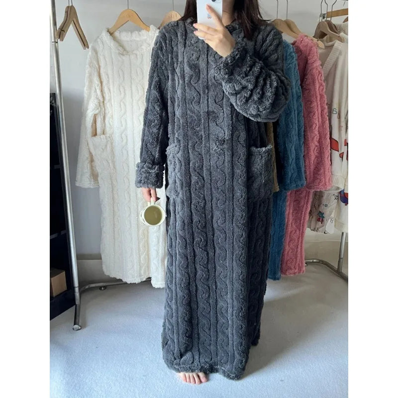 Verdikte warme plus size dames pyjama flanellen winter gestreepte koraal fluwelen nachtmode badjas uit één stuk
