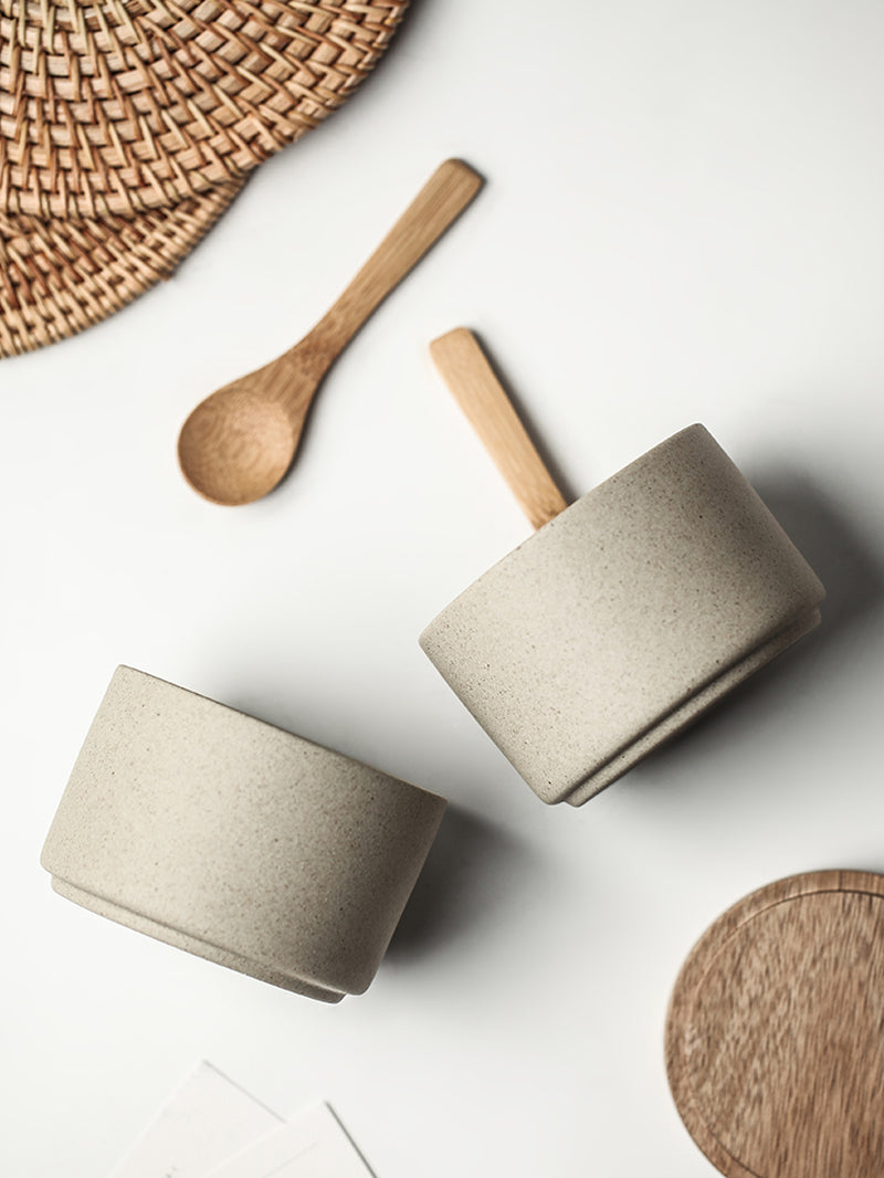 Pot d’assaisonnement de cuisine en céramique trois pièces costume simple pot de sel plateau en bois d’acacia avec couvercle