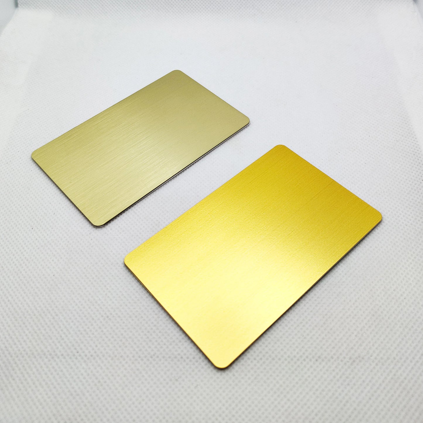15 Piezas 13.56MHZ 215 Chip Blank Metal y PVC Hybrid NFC Identificación social/Control de acceso/Tarjeta de visita