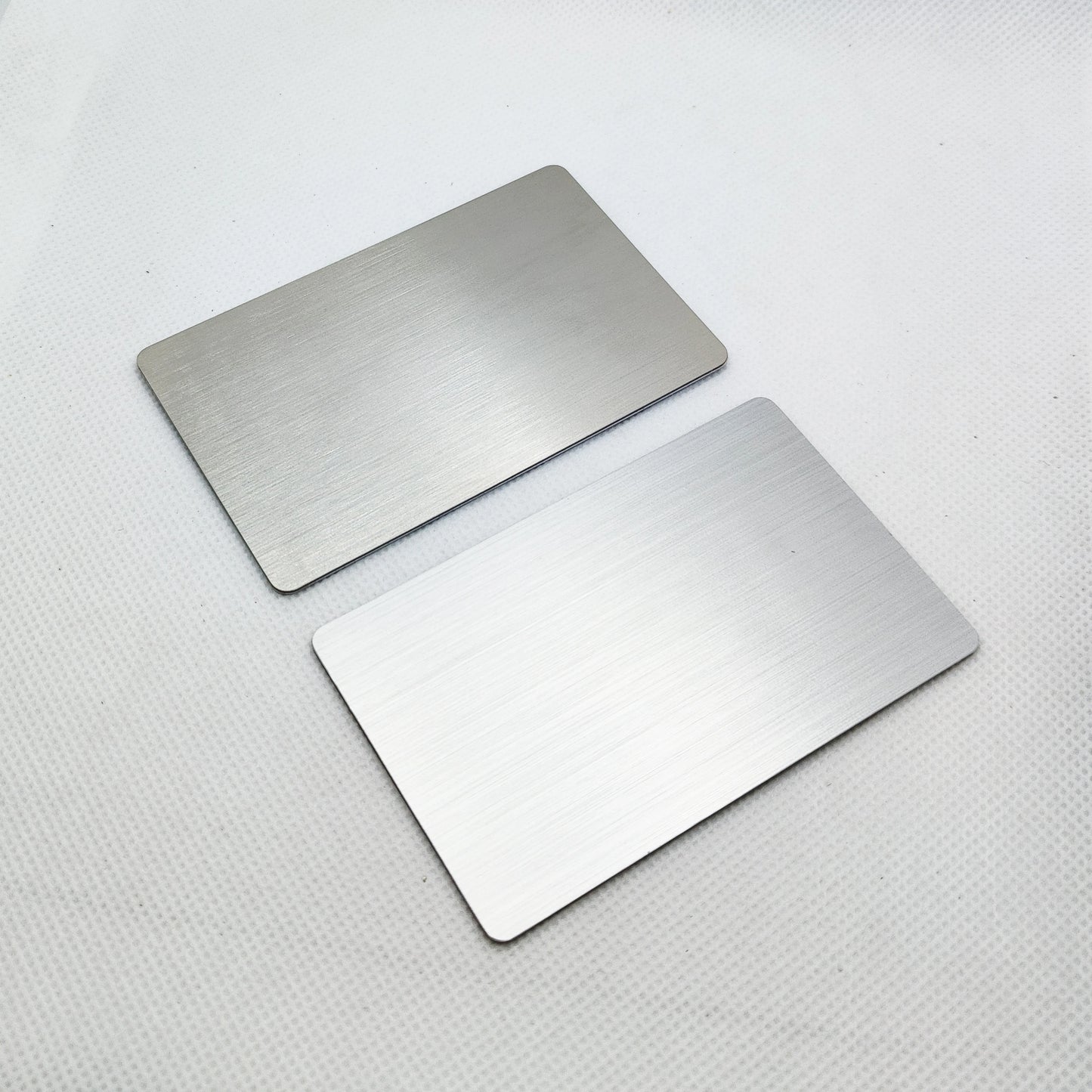 15 Piezas 13.56MHZ 215 Chip Blank Metal y PVC Hybrid NFC Identificación social/Control de acceso/Tarjeta de visita