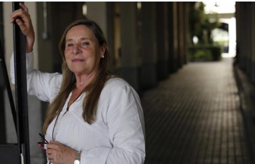 Cuidados paliativos, de cabello, en pasillo, refleja el