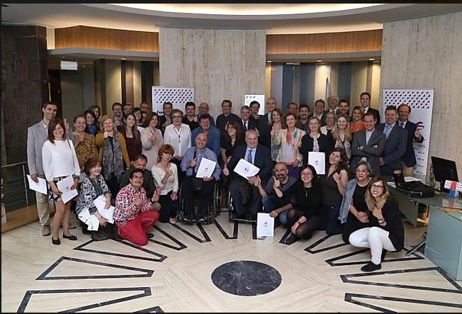 Cuidados paliativos, en Madrid, posan juntos