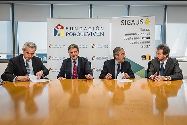 Pediatric palliative care Madrid Representatives of CAPPI Fundación porqueViven and SIGAUS review agreements at a meeting to promote pediatric palliative care in Madrid. CAPPI Porque Viven Foundation