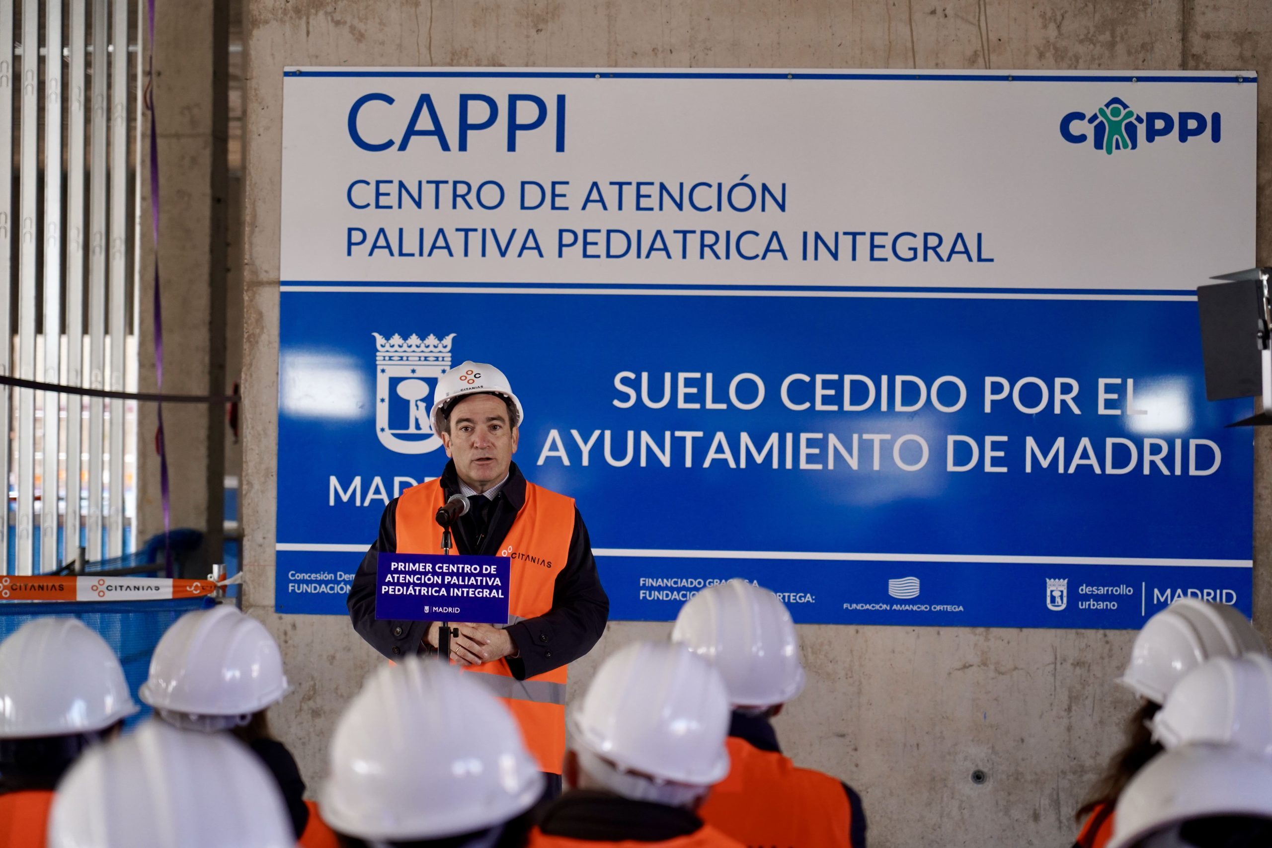 Borja Carabante visita o local de construção do primeiro centro de cuidados paliativos pediátricos em Madrid