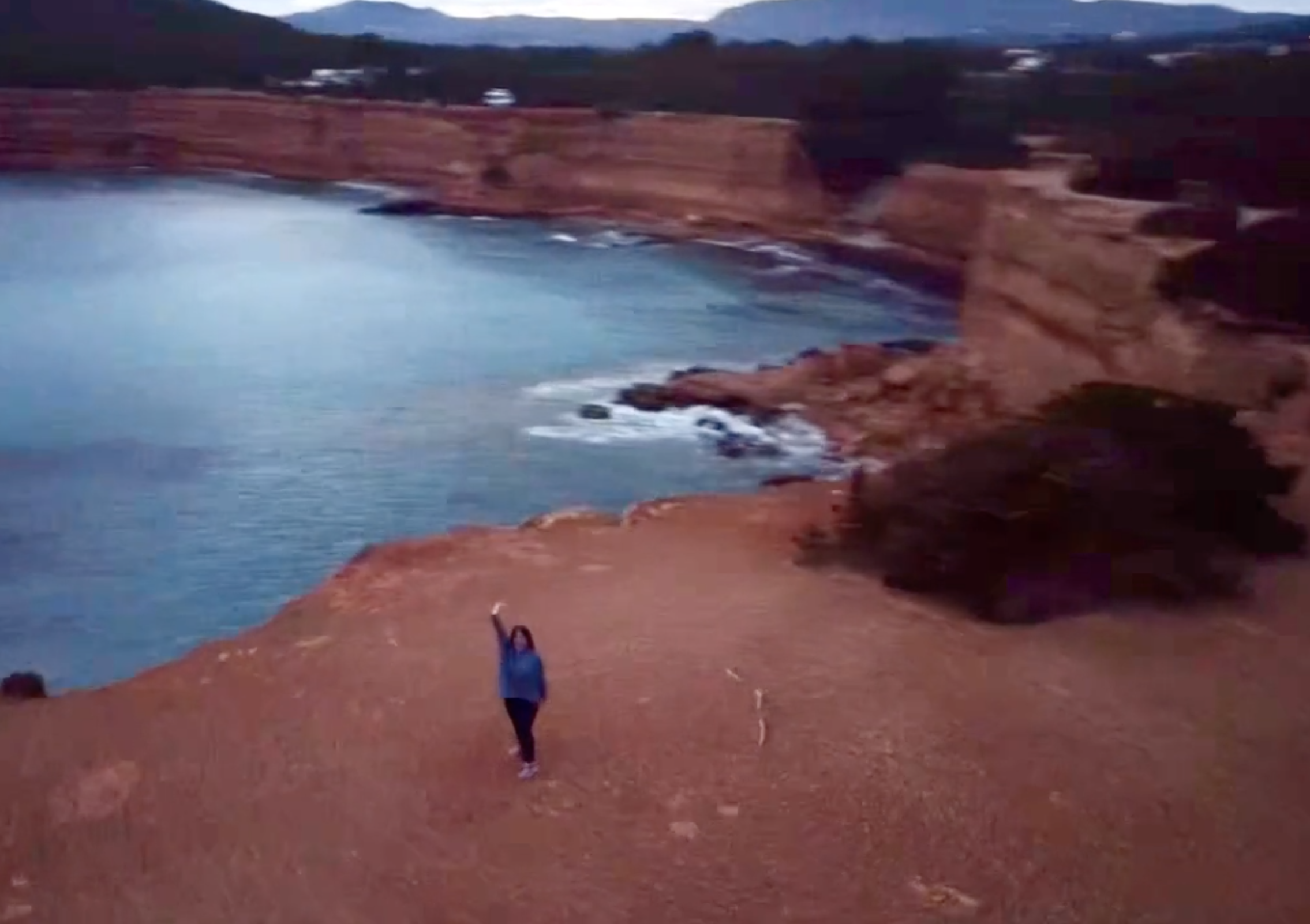 Mayte Tortosa de uma vista de drone em Ibiza