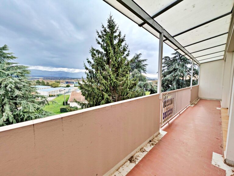 Appartement T4 de 70 m² – Dernier étage + parking + cave