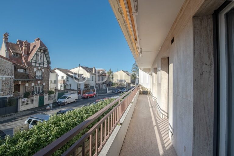 3 PIECES SPACIEUX AVEC BALCON