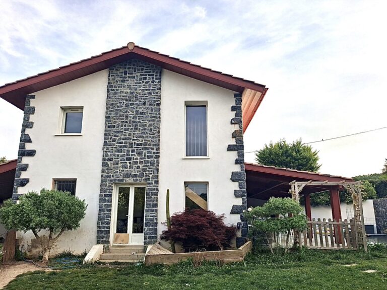 Maison contemporaine avec piscine