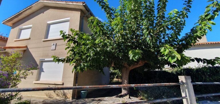 10 MINUTES CARCASONNE TOWNHOUSE TYPE T4 WITH GARDEN