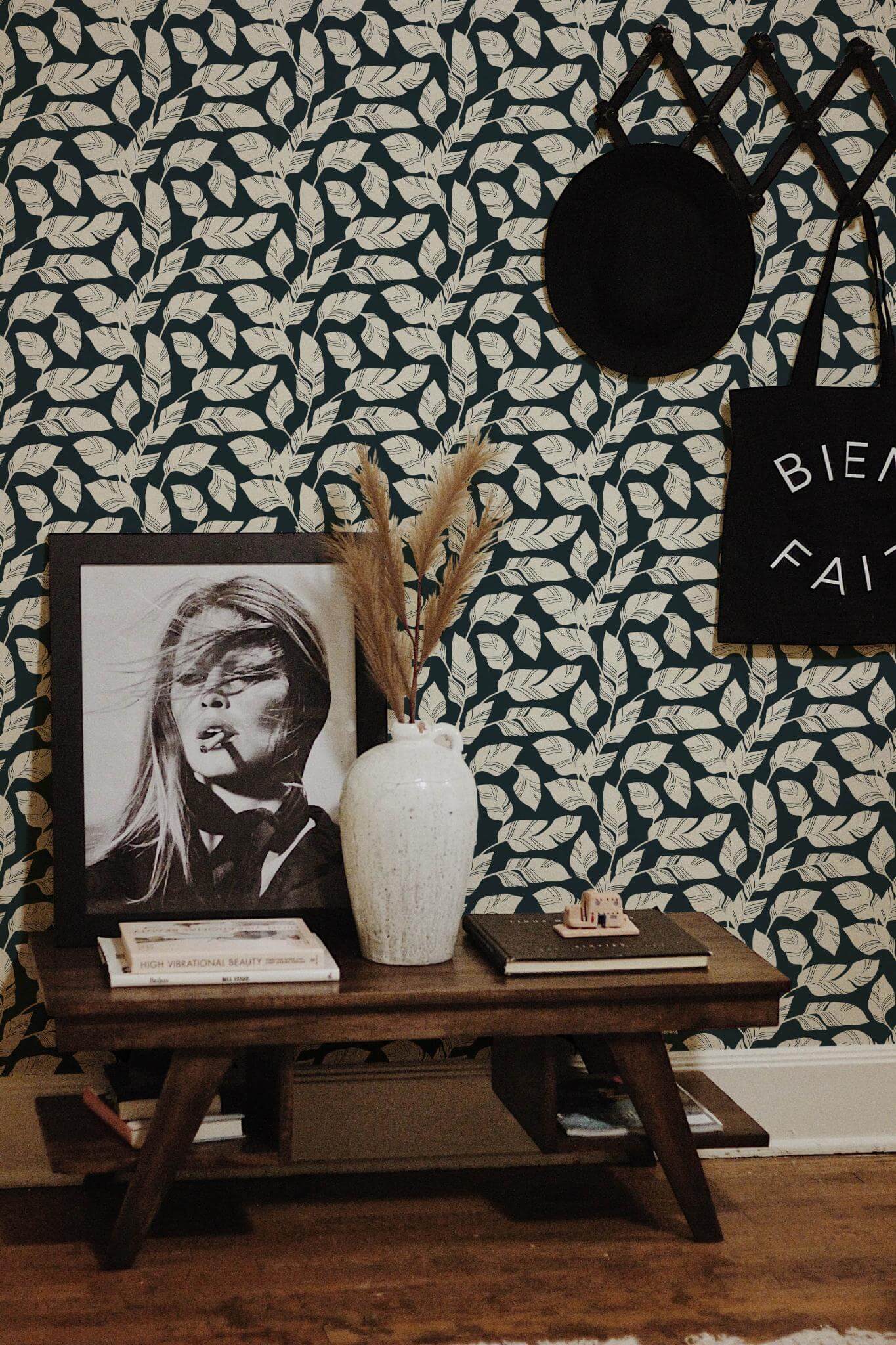 Black and white banana leaf Wallpaper