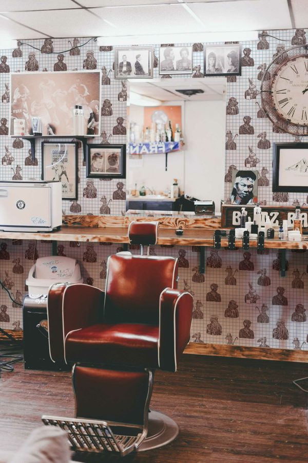 Vintage Groomed Animals Elegance Wallpaper - Image 4