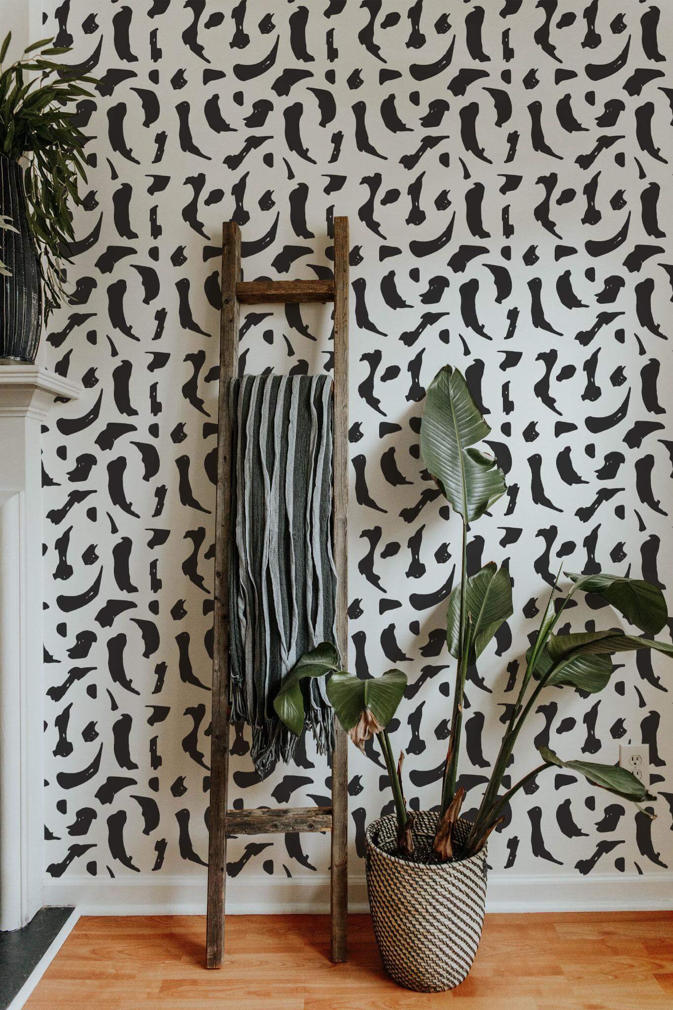 Black and white brush stroke Wallpaper