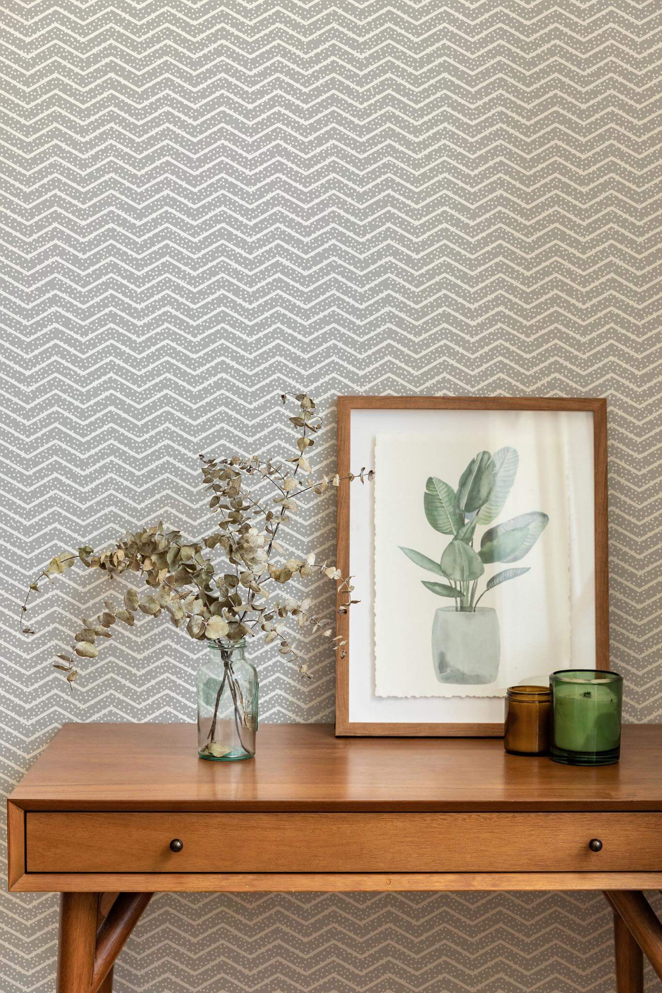 Gray and white dotted chevron Wallpaper