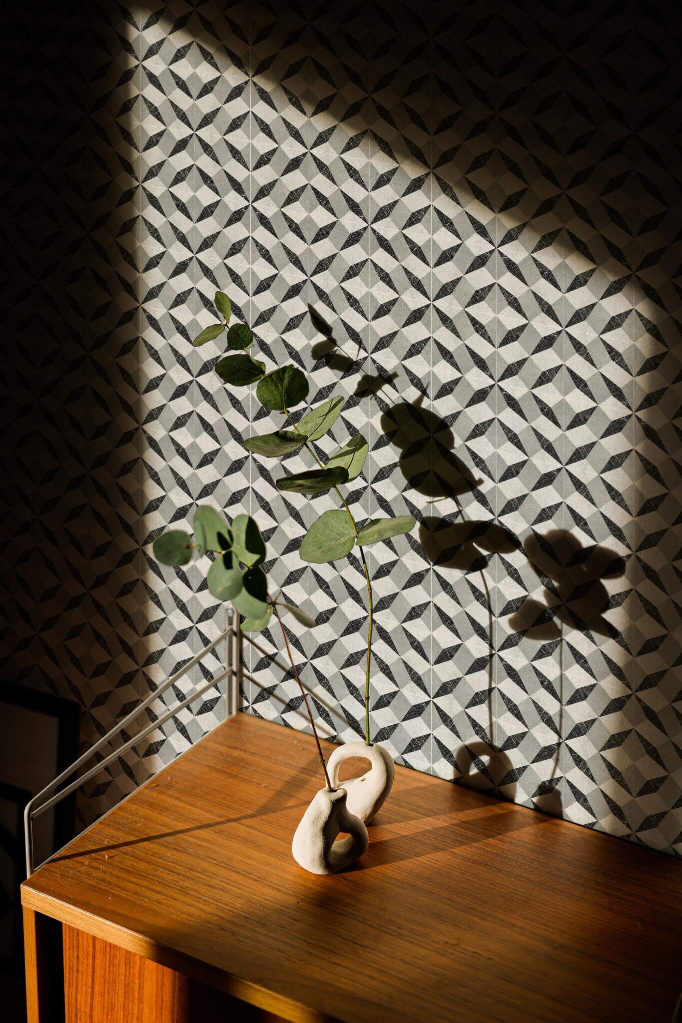 Contemporary geometric tile Wallpaper
