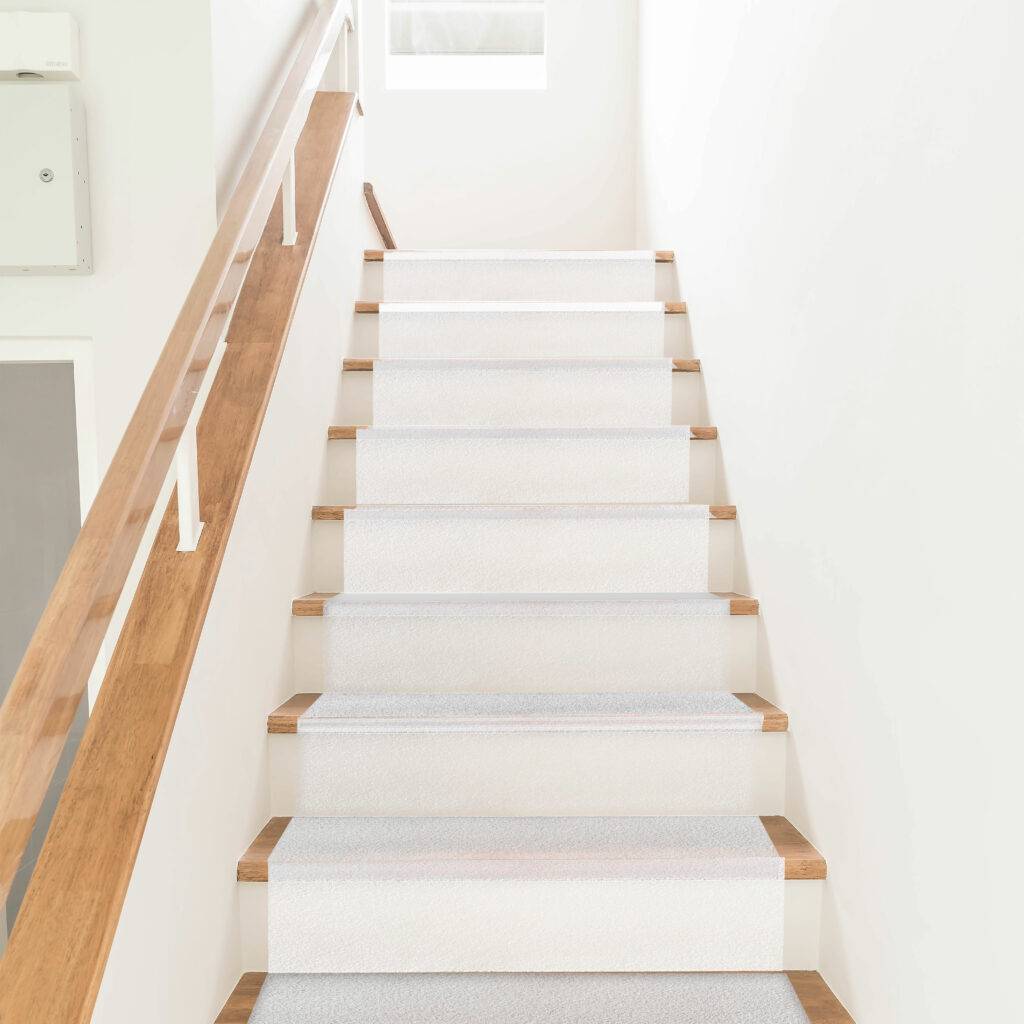 Corredor de escalera antideslizante blanco de 27 "x10' - Alfombrilla de vinilo premium para pelar y pegar con adherencia duradera | Certificado Seguro y Antideslizante