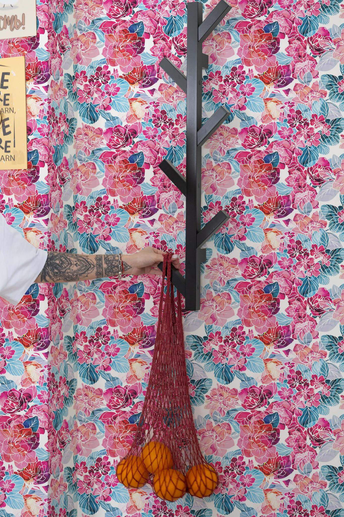 Pink and blue floral Wallpaper