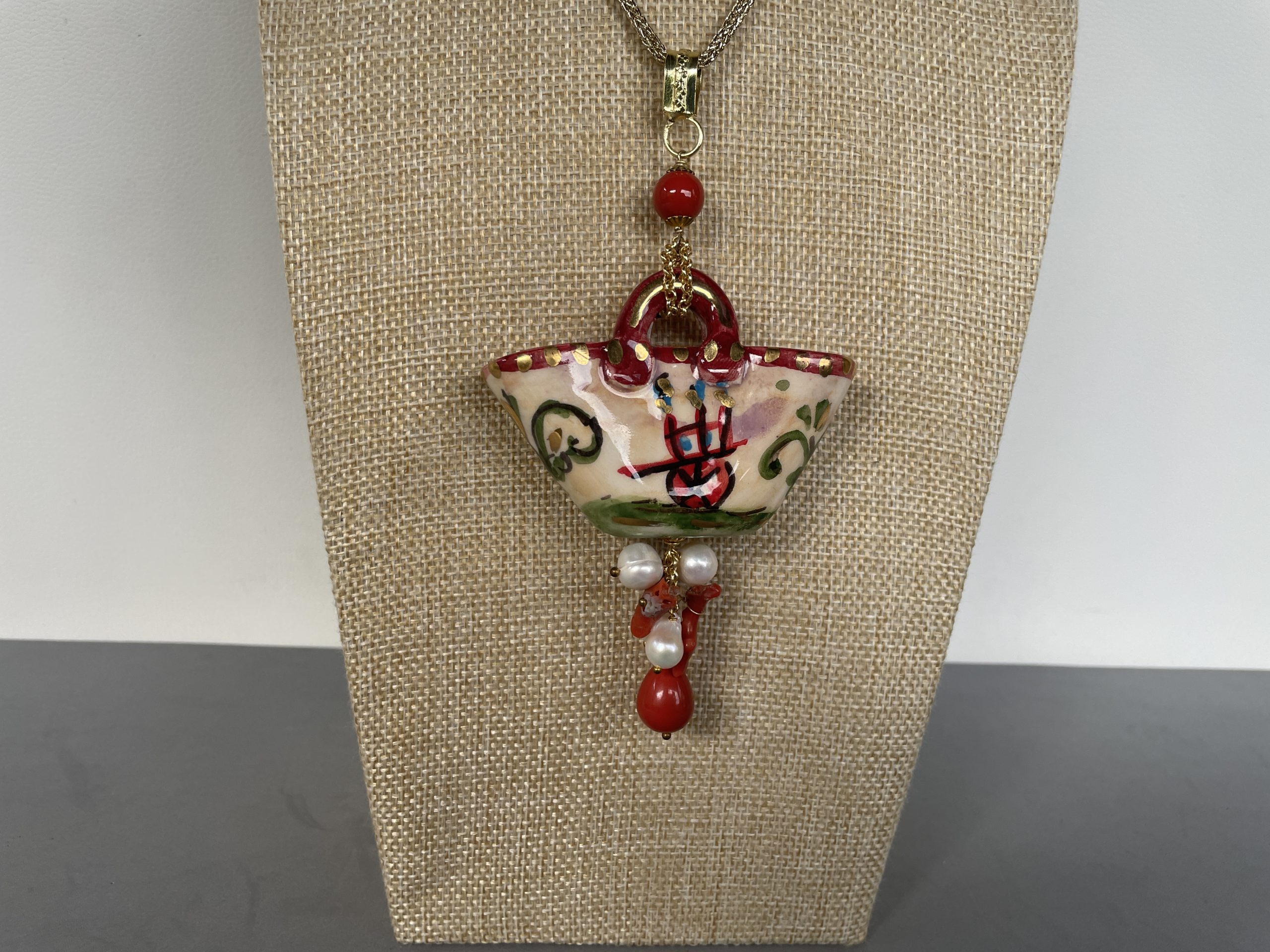 ciondolo siciliano con borsetta Caltagirone