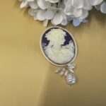 spilla artigianale con Cammeo viola