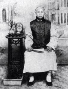 第一所 Chin-Woo School 於 1909 年在上海（中國）成立，現在是世界上最大的武術組織之一。超過35個國家實行這種獨特的高貴戰鬥藝術。