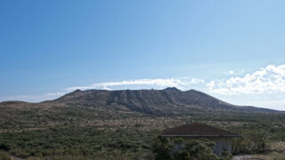 伊豆大島『三宅記』：噴火造島神信仰が紡ぐ、火山と共生する島民の神話と文化