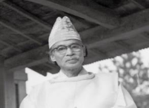 モノクロ写真 岡本天明