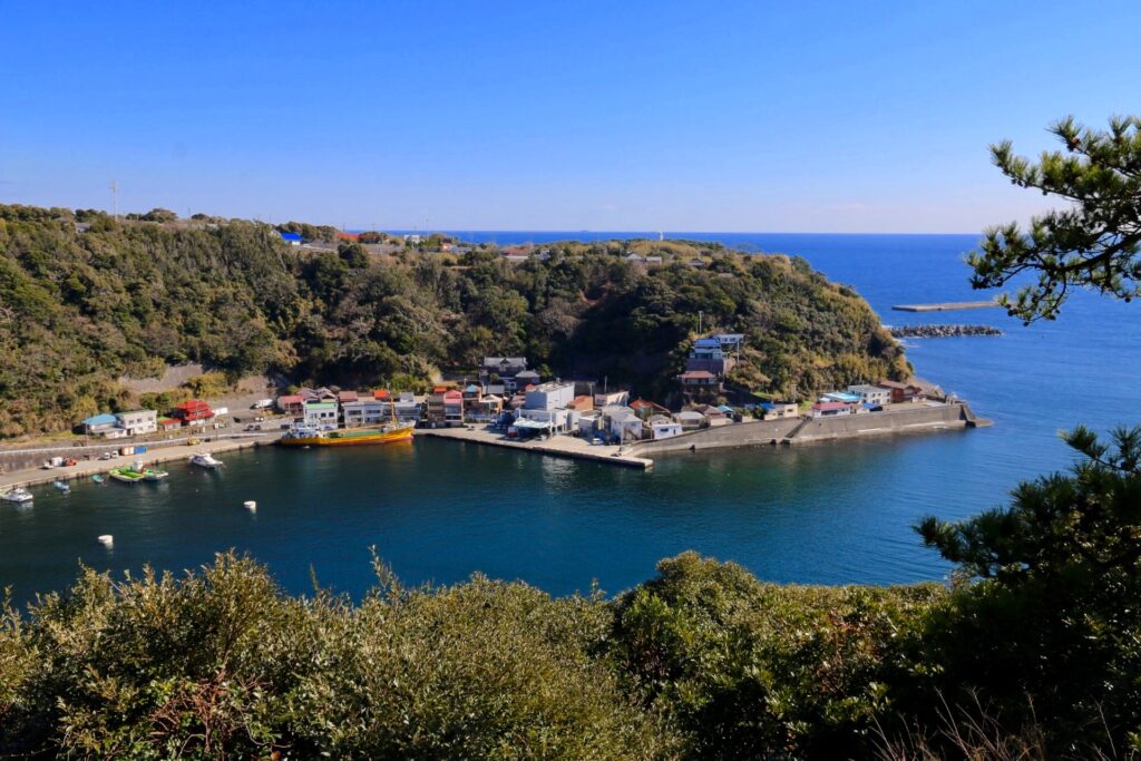 伊豆大島 波浮港:神話息づく古港