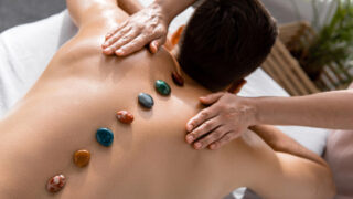 クリスタルヒーリングとは?その効果と歴史、実践方法までを徹底解説