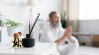 瞑想の効果を香りで最大化。初心者向けやり方とおすすめアロマ