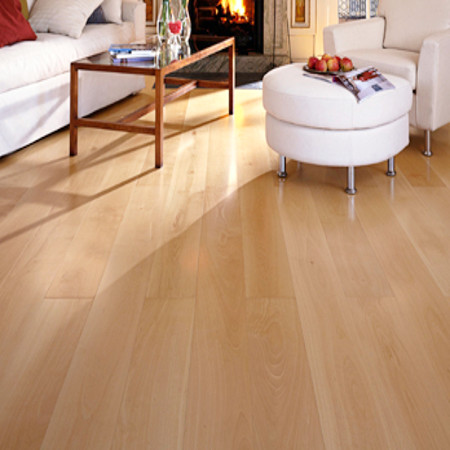 พื้นไม้บีชในห้องนั่งเล่น