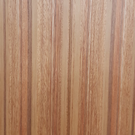 ไม้เนื้อแข็งสีแดง