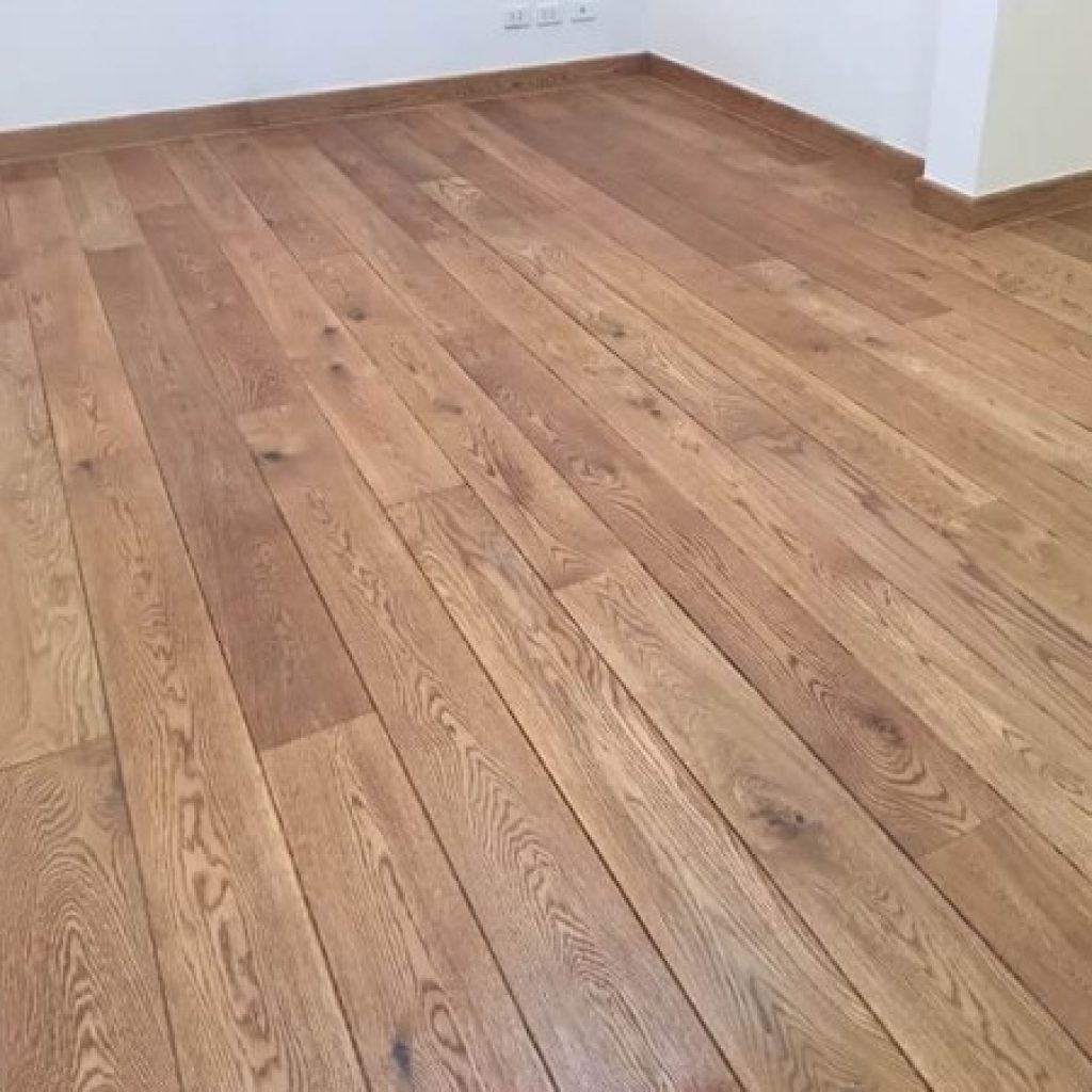 พื้นไม้โอ๊คสีไม้สัก