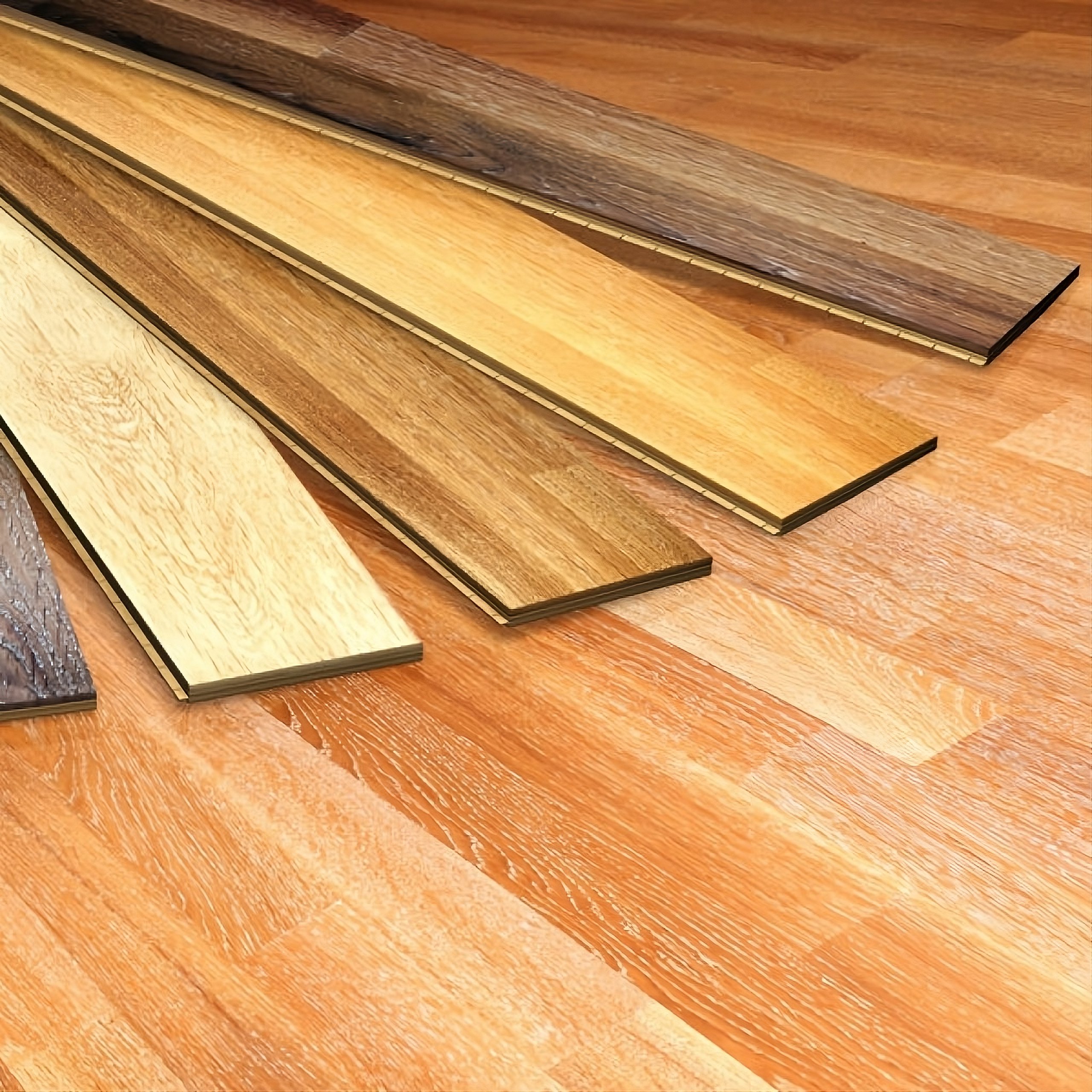 ไม้วางซ้อนกันบนพื้นไม้โอ๊ค 2 STRIP