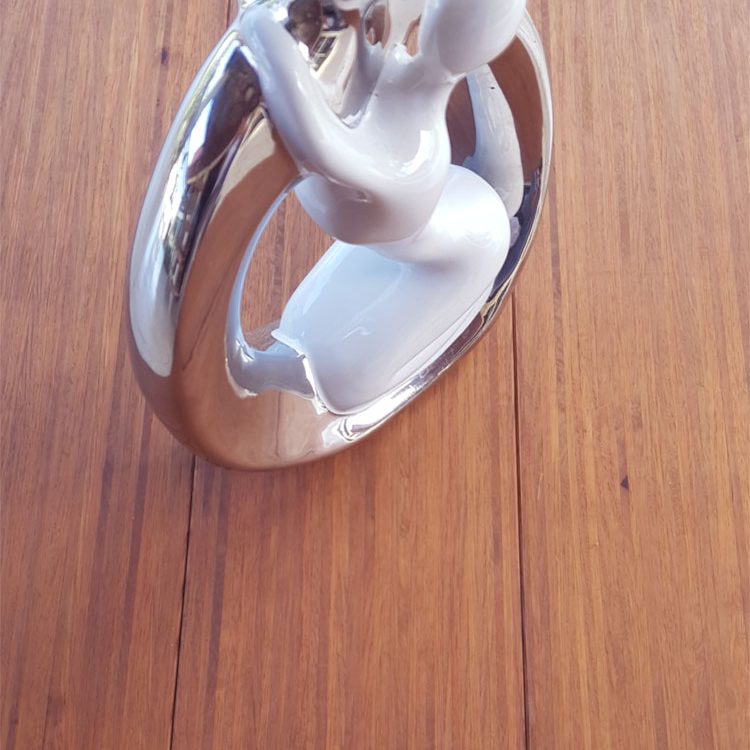 รูปปั้นบนพื้นไม้โอ๊ค FINE LINE