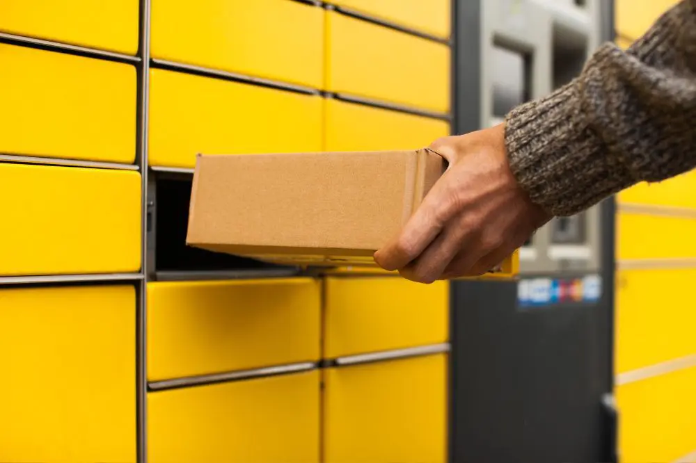 Network Solution for Self-Service Parcel Lockers
