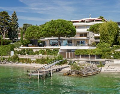 Villa en première ligne du lac avec piscine à débordement et vue panoramique